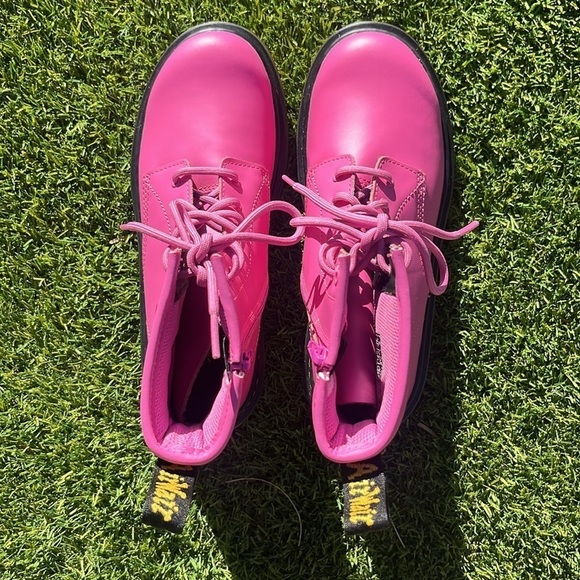NWT DR. MARTENS - Picture 5 of 10